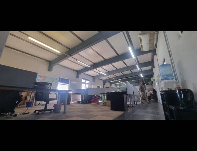 1,100M² WAREHOUSE TO LET IN AIRPORT INDUSTRIA